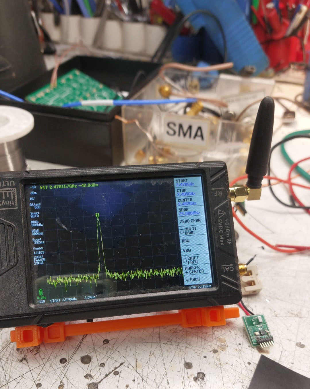 chassY supporting a portable spectrum analyser